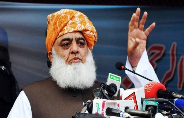 حکمران اتحاد پاکستان ڈیموکریٹک موومنٹ (پی ڈی ایم) و جمعیت علمائے اسلام کے سربراہ مولانا فضل الرحمان 