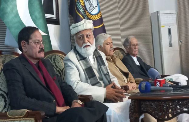 اعظم خان متفقہ طور پر خیبرپختونخوا کے نگراں وزیراعلیٰ نامزد