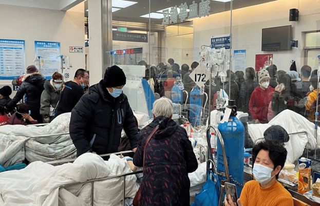 چین میں کووڈ 19 کی نئی لہر کے بعد ہسپتالوں کی صورتحال