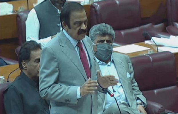 وزیر داخلہ رانا ثنااللہ  پارلیمنٹ کے مشترکہ اجلاس سے خطاب کر رہے ہیں