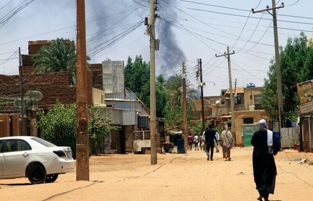 Thousands flee Sudan capital as clashes rage despite truce