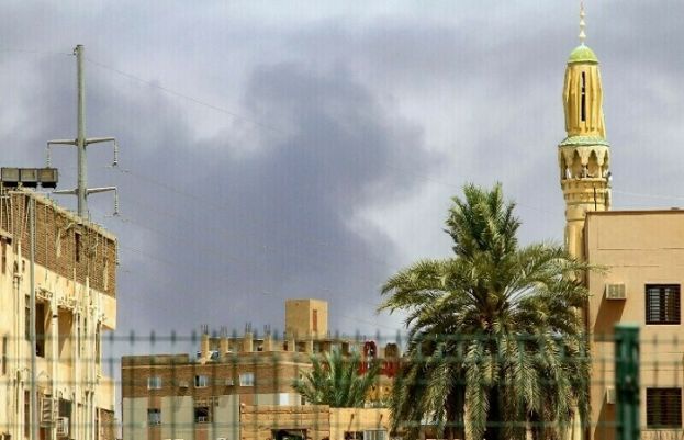 سوڈان کے دارالحکومت خرطوم میں فوج اور پیرا ملٹری فورسز کے درمیان لڑائی