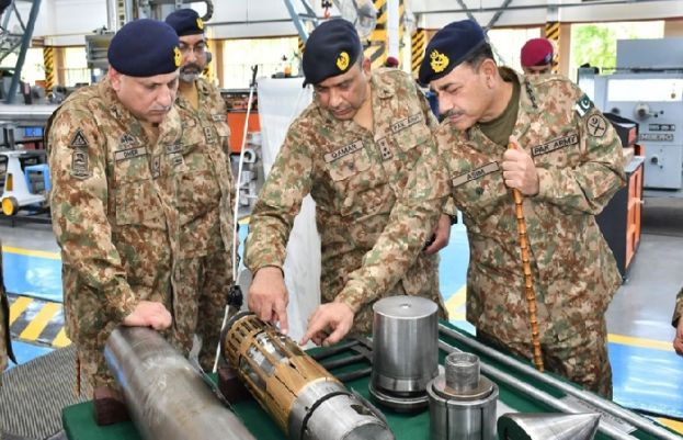 آرمی چیف کا ہیوی انڈسٹریز ٹیکسلا کا دورہ کر رہے ہیں