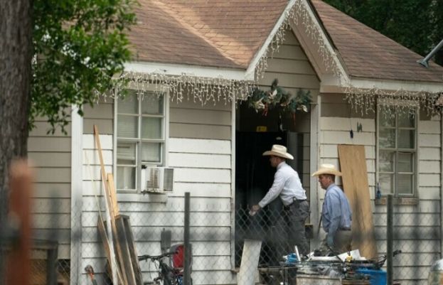 Gunman kills 5, including child, at home in Texas