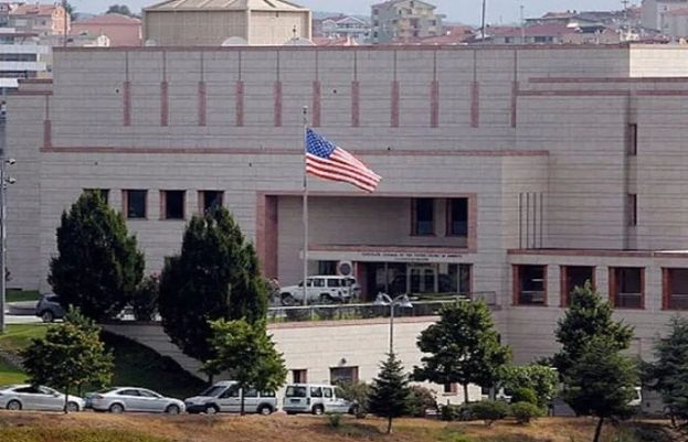 نائجیریا کی ریاست انامبرا میں دہشت گردوں نے امریکی سفارت خانے کے عملے کے قافلے کو نشانہ بنایا جس میں 2 پولیس اور 2 قونصلر اہلکار ہلاک ہوگئے