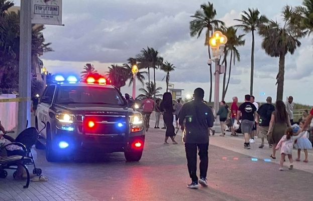 9 people wounded in shooting at Florida beach in US