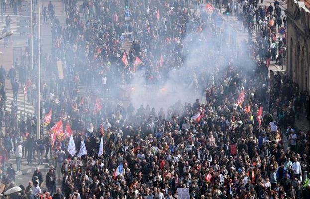 فرانس میں پولیس کے ہاتھوں نوجوان کے قتل کے خلاف دوسرے روز بھی احتجاج جاری ہے۔