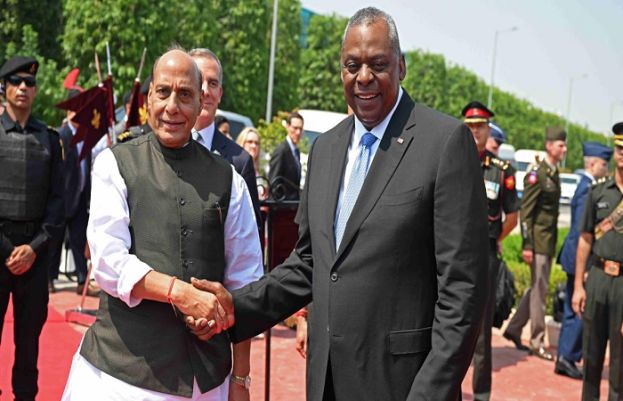 امریکی وزیر دفاع لائیڈ آسٹن اور بھارتی ہم منصب راج ناتھ سنگھ