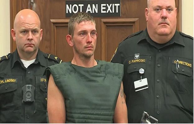 باپ نے 3 بیٹوں کو لائن میں کھڑا کرکے گولی مار دی