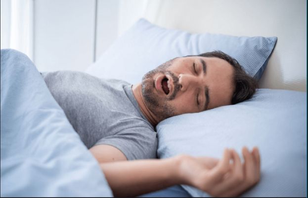 نیند میں خراٹے کیوں لیتے ہیں اور اس کا حل کیا ہے؟
