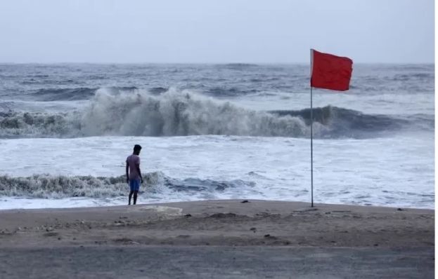 سمندری طوفان بائپرجوائے بھارتی گجرات کے نہایت قریب پہنچ گیا