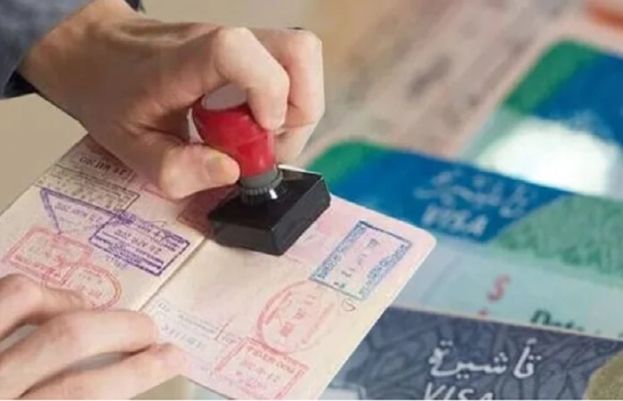 سعودی عرب نے پاکستان سمیت مزید 12 ملکوں کے لیے نیا اقدام کرتے ہوئے ویزا سٹیکر ختم کردیا