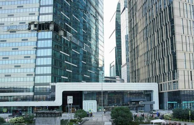 ایک ڈرون کو شہر کے مضافات میں مار گرایا گیا، دیگر 2 ڈرونز کو الیکٹرانک وارفیئر سے قابو کیا گیا