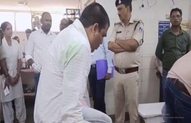 پکڑے جانے پر سرکاری ملازم نے رشوت کے 5 ہزار کھا لیے