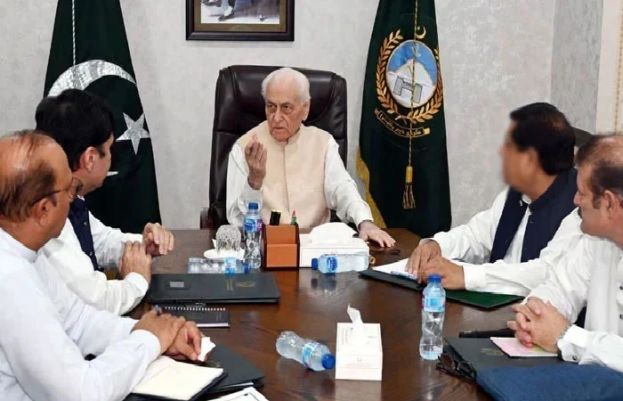 نگران وزیراعلیٰ کے پی کو مزید 8 کابینہ اراکین کے استعفے موصول ہو گئے