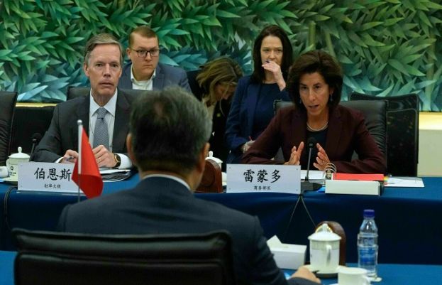 امریکی سیکریٹری تجارت جینا ریمنڈو نے چینی وزیر تجارت وانگ وینٹاو کے ساتھ انٹیل اور مائیکرون سمیت امریکی کاروباروں پر پابندیوں کے بارے میں خدشات پر تبادلہ خیال کیا