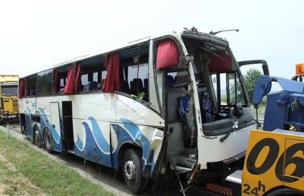 عراق: زائرین کی بس کو حادثہ، 9 افراد جاں بحق