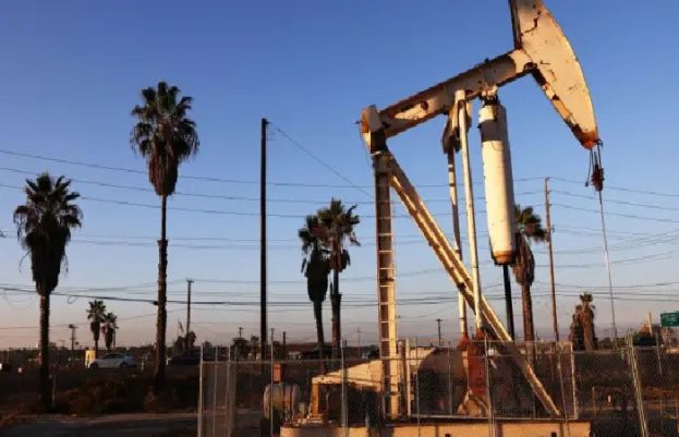 Oil prices hit 10-month high as Saudi, Russia extend supply cuts