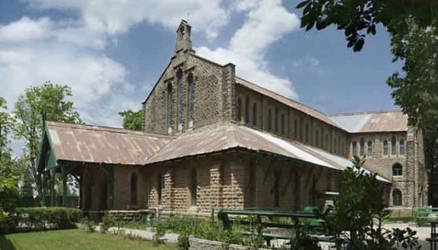 مری میں 100سالہ قدیم اسکول کی عمارت