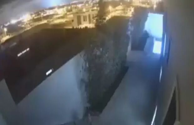 زلزلے سے قبل آسمان پر پُراسرار نیلی روشنی کا راز کیا ہے؟