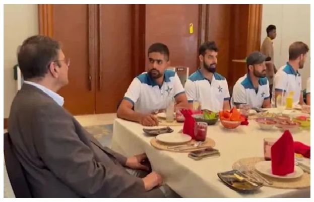 پی سی بی کی مینجمنٹ کمیٹی کے چیئرمین ذکا اشرف کی سری لنکا میں کپتان بابر اعظم سمیت دیگر سینئر کھلاڑیوں سے ملاقات