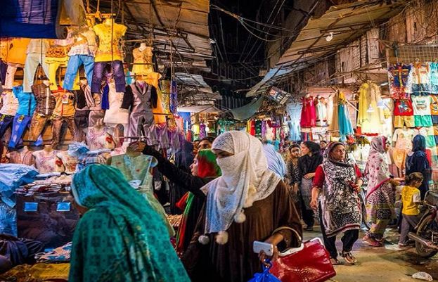 Govt decides to close markets at sunset in fresh energy saving plan