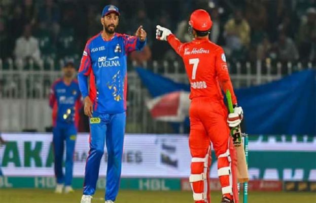 شان مسعود سے تلخ جملوں کے تبادلے پر شاداب خان کا موقف سامنے آگیا