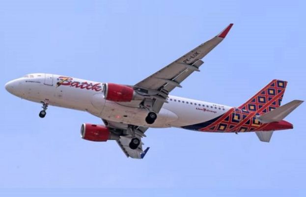 انڈونیشیا میں مسافر طیارے کے دونوں پائلٹ پرواز کے دوران سو گئے اور طیارے کا رخ بھی مڑ گیا۔