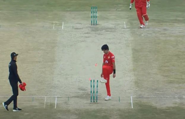 پی سی بی نے اسلام آباد یونائیٹڈ کے فاسٹ بولر نسیم شاہ پر میچ فیس کا 10 فیصد جرمانہ عائد کردیا۔