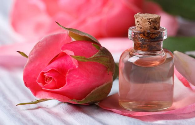 How can rose water help my skin?
