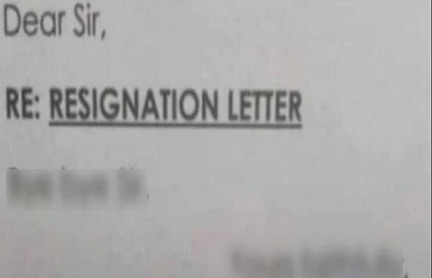 انتخابی شیڈول سے چند روز قبل الیکشن کمشنر نے استعفی سے دیا