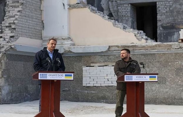 یوکرینی صدر وولودیمیر زیلنسکی کے قافلے کو نشانہ بنایا لیکن خوش قسمتی وہ محفوظ رہے تاہم 5 راہگیر ہلاک ہوگئے