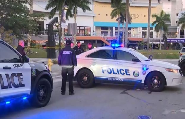 2 killed, 7 injured in horrific shootout at Florida shopping mall