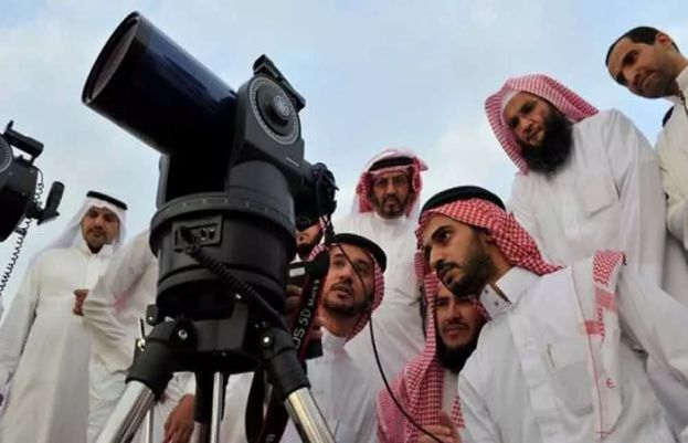 ماہرین فلکیات نے سعودی عرب میں آج چاند نظر نہ آنے کا امکان ظاہر کر دیا ہے۔