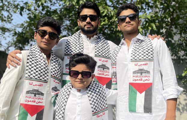 اظہر علی نے عید پر فلسطینوں سے اظہار یکجہتی کرتے ہوئے بیٹوں کے ساتھ تصاویر سوشل میڈیا پر شیئر کیں۔